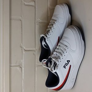 Fila White Red Blue Sneakers Size 8 1CM00551-125